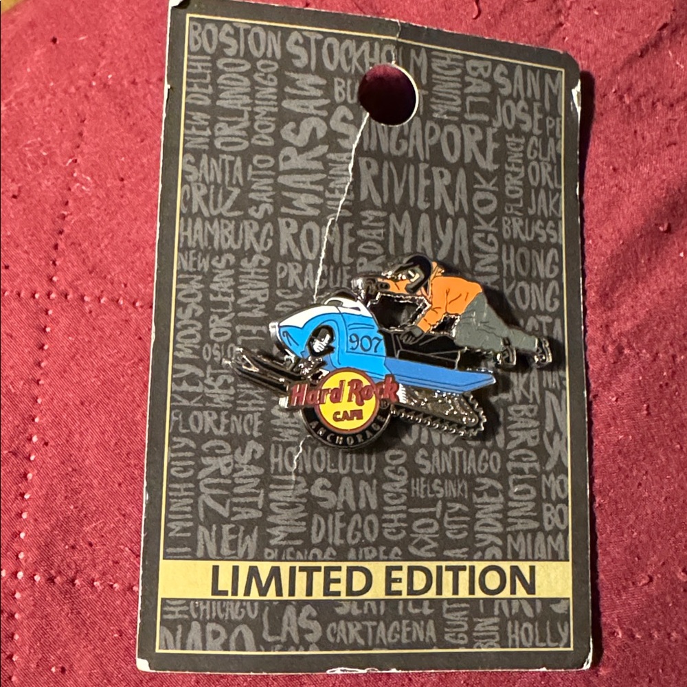 RARE from CLOSED Anchorage location. Hard Rock Cafe 907 Snow Machiner. (#2)